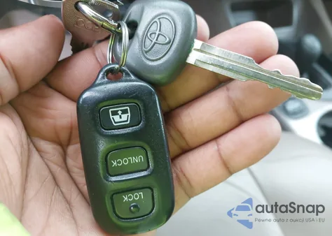 2003 Toyota Sequoia Limited z USA, uszkodzony, nr VIN 5TDBT48A03S183910